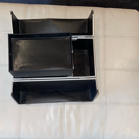 Cosmetic trunk- Cosmetic artist Arbonne Hard-case Tote - Picture 9 of 15